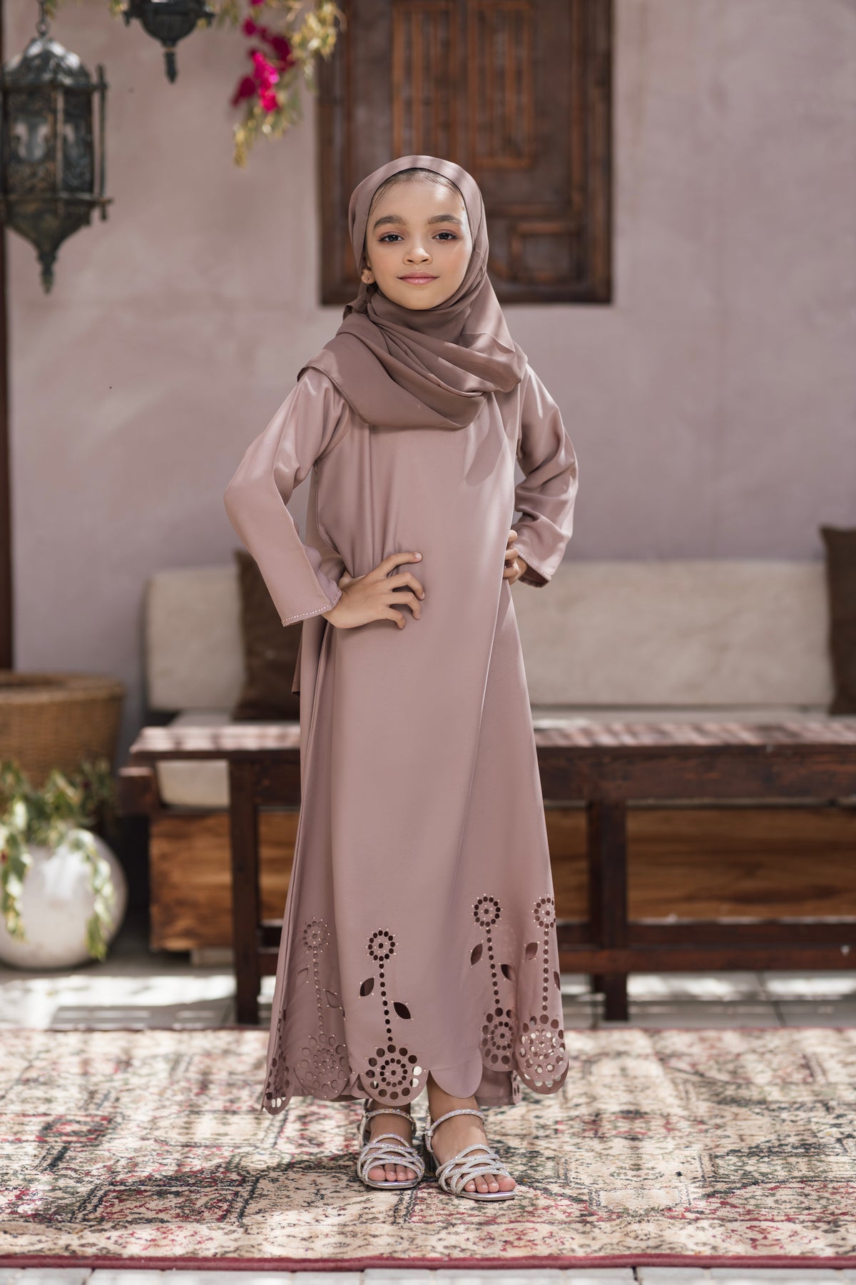 BEIGE CUTWORK